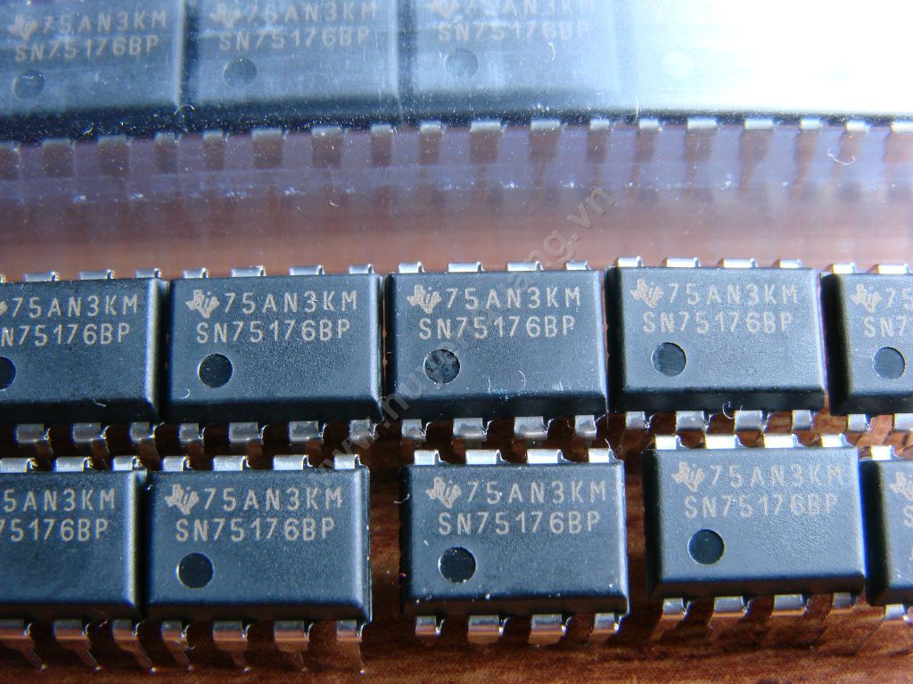 IC giao tiếp RS-422/RS-485 SN75176BP